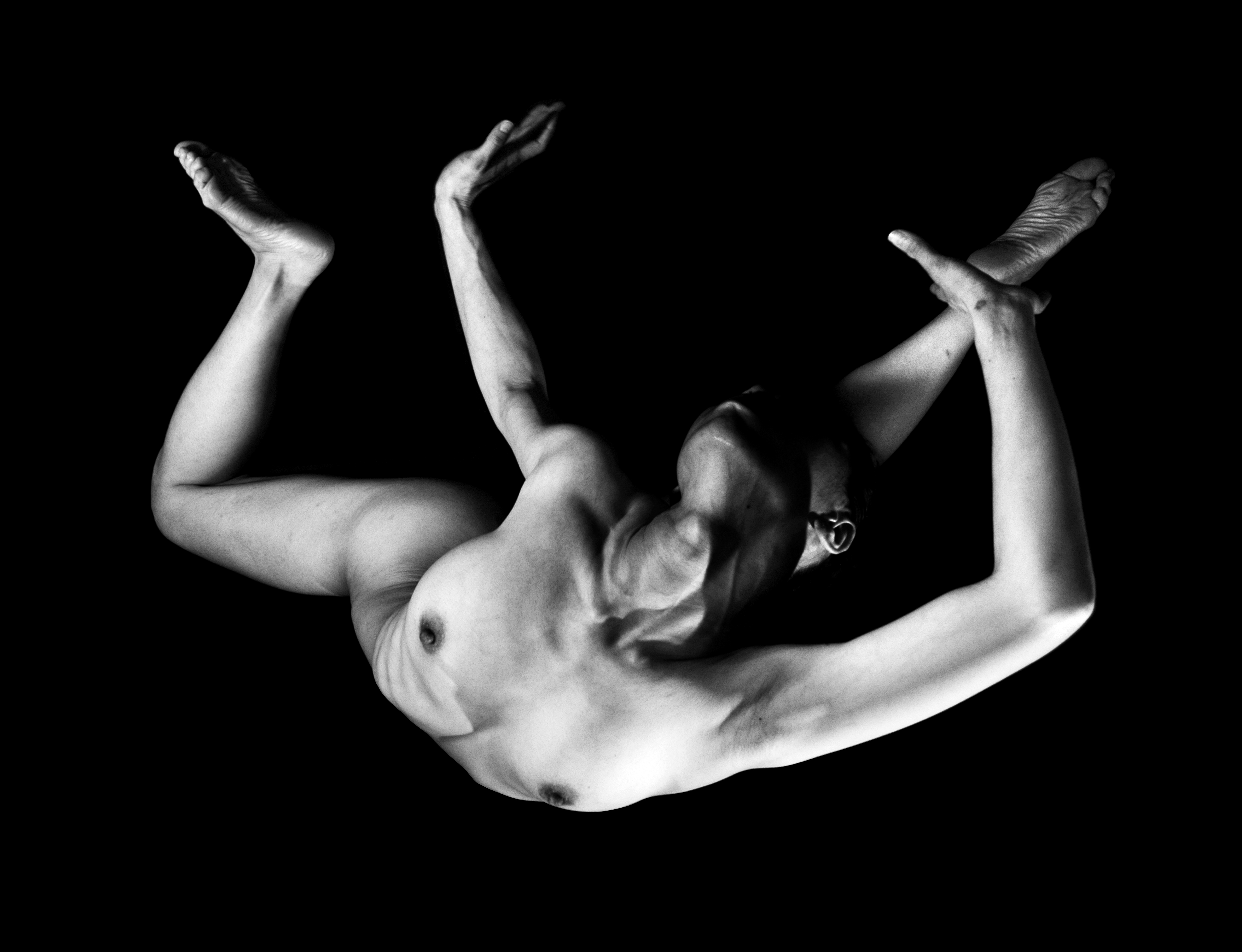 2011 / Falling / 90x60 cm / Photo by Suelynee 何書伶